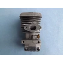 Henger forgattyús házzal Straus Austria, Riwall, egykezes láncfűrész