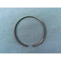 Dugattyú gyűrű 43-1,5mm oldal stiftes 